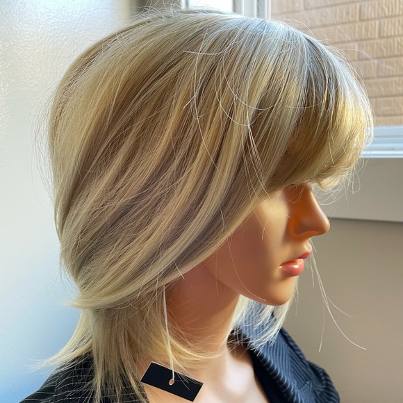 NWT 12” pale honey blonde highlights ash with bangs short bob wig natural look - Picture 16 of 16